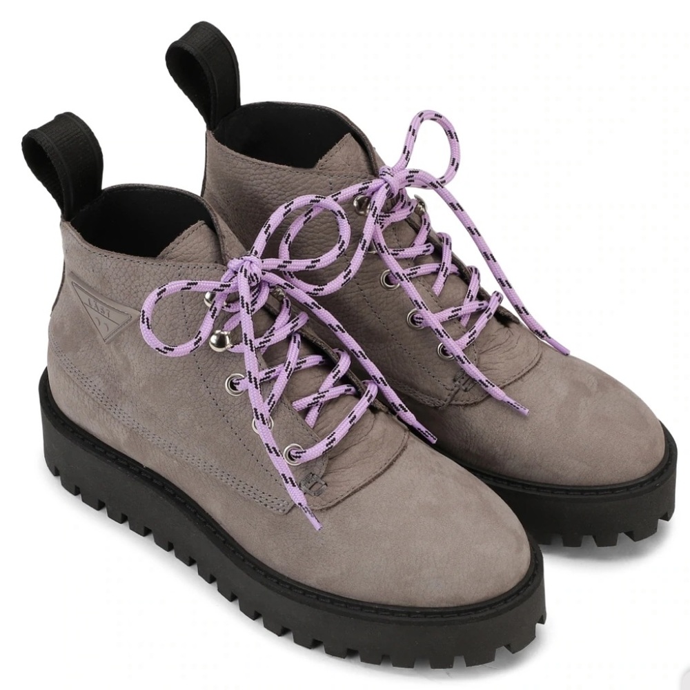 LÄST ✨NWT✨ Boots